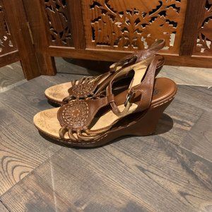 Born strappy leather wedges - VGUC - size 9N